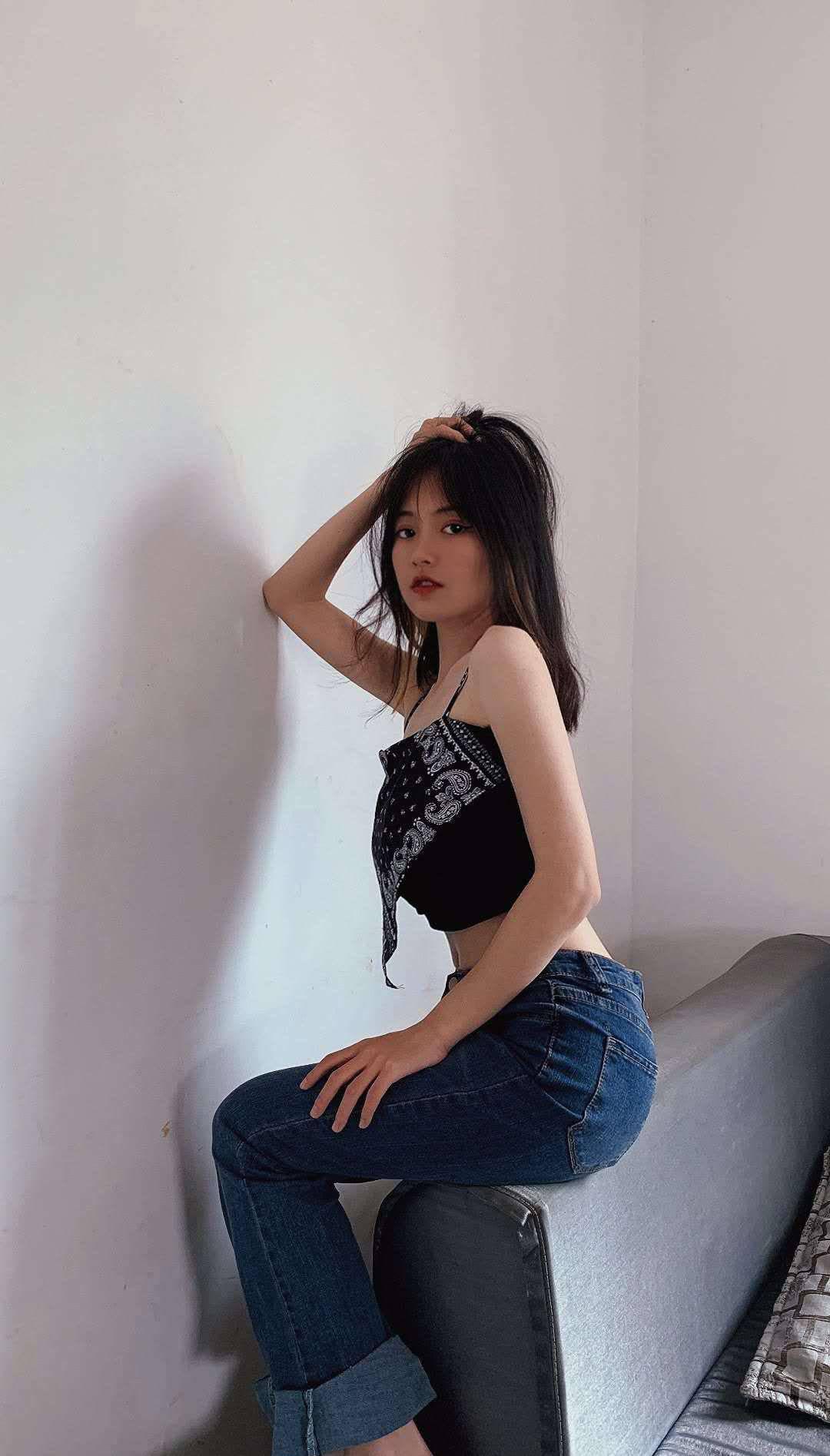 刚到兼职，不错的嫩妹，可以制服