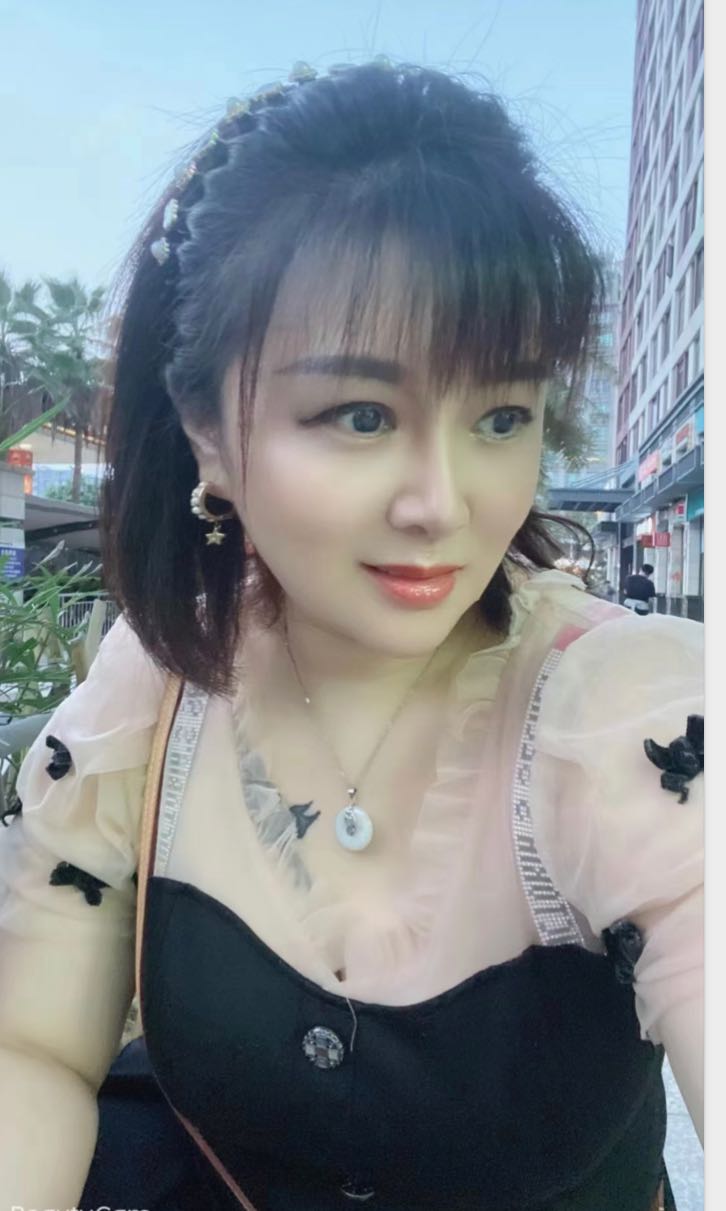 成熟有气质，温柔的良家微胖少妇，